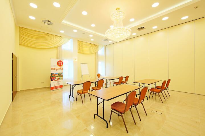 Business Center 66 of 81