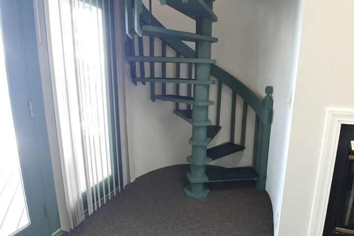 Room 24 of 128
