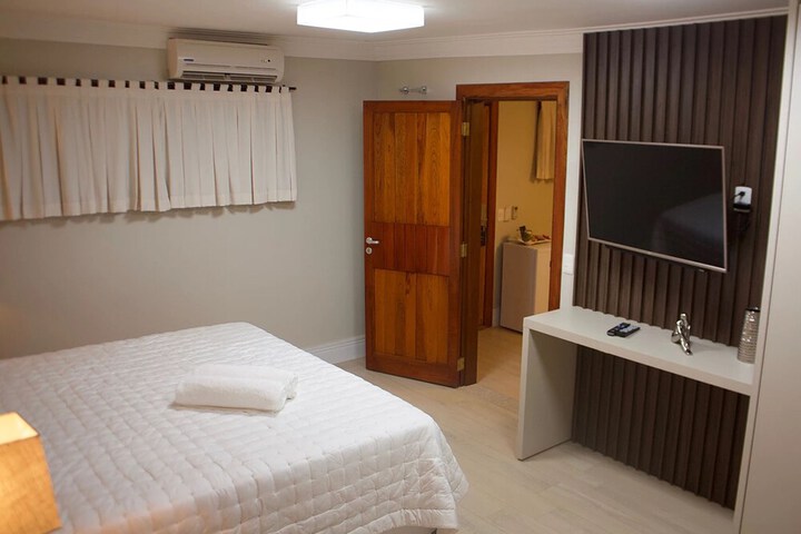 Room 8 of 33
