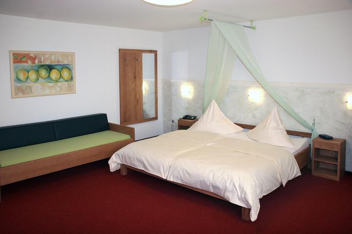 Room 12 of 50