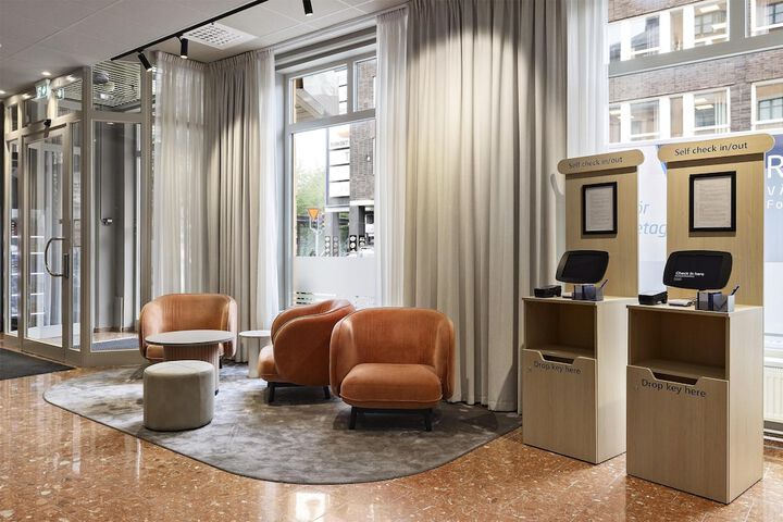 Entrance & Lobby