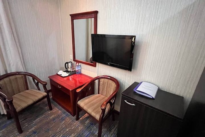 Room 6 of 43