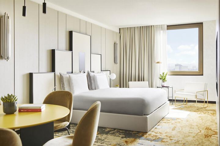 Room 18 of 172
