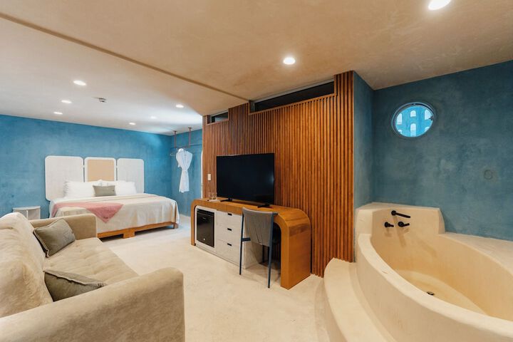 Room 9 of 51