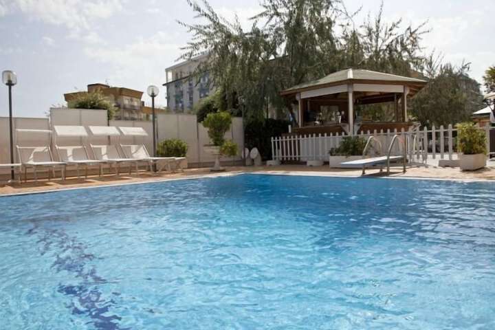Pool 13 of 24