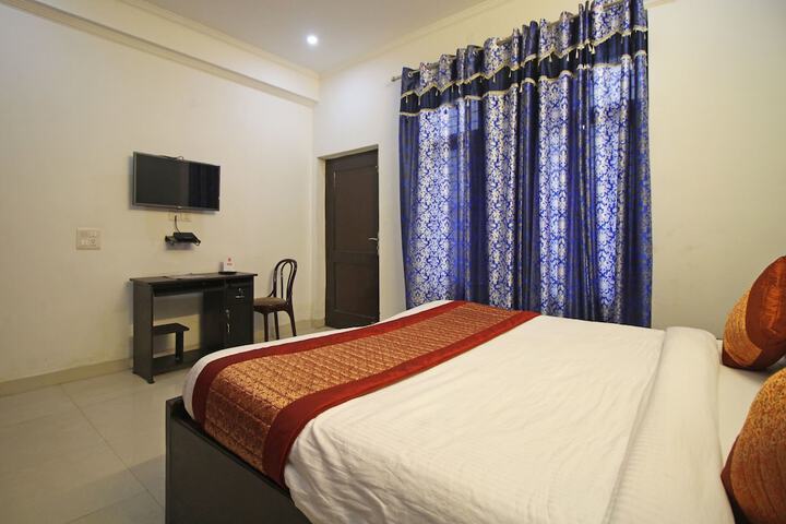 Room 9 of 14