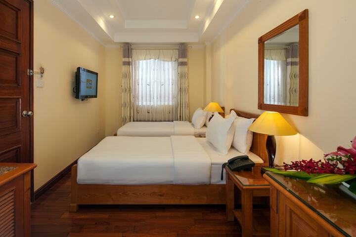 Room 6 of 30