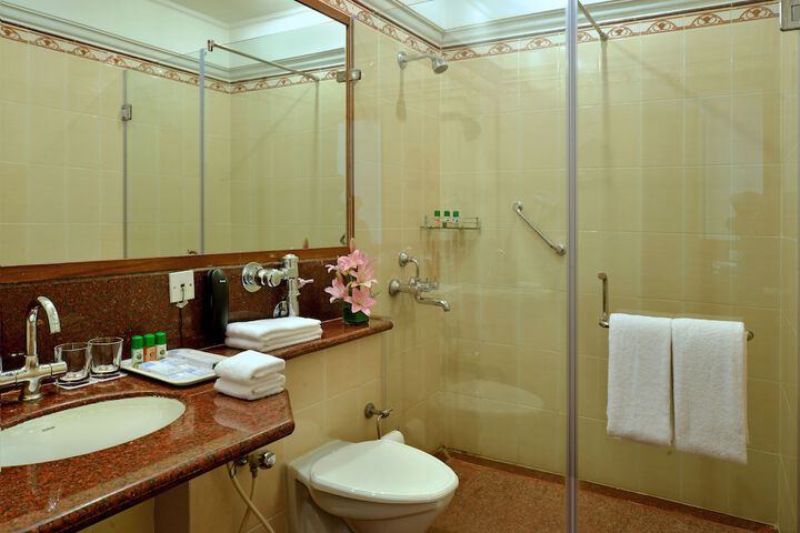 Room 6 of 16