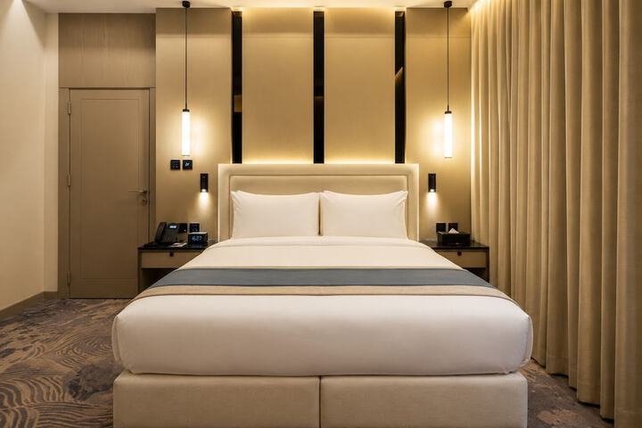 Room 12 of 32