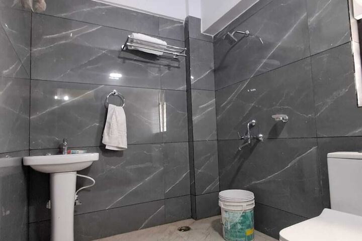 Room 9 of 11