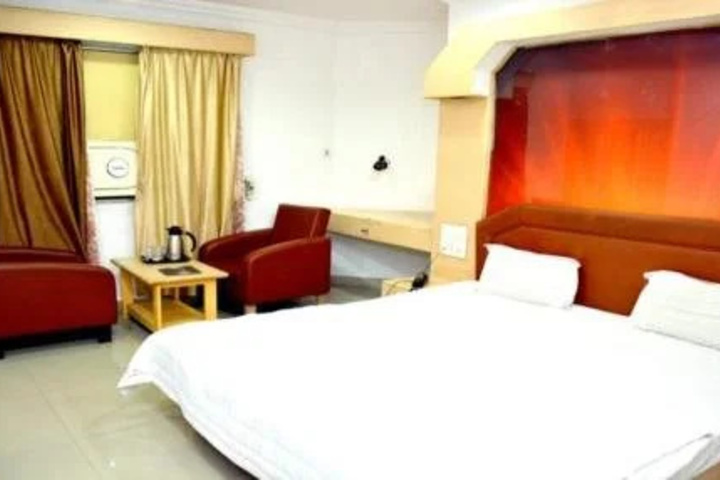 Room 4 of 5