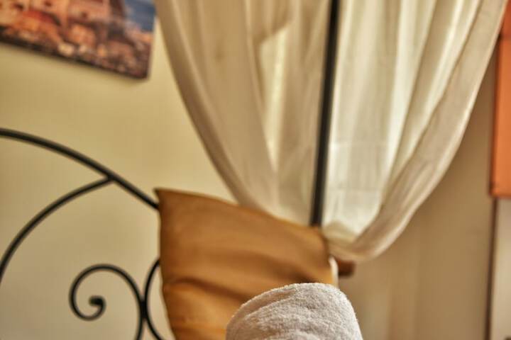 Room 14 of 27
