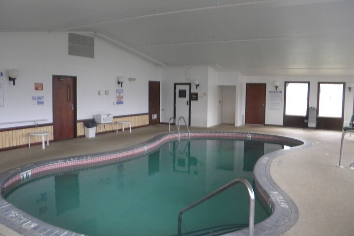 Pool 11 of 39