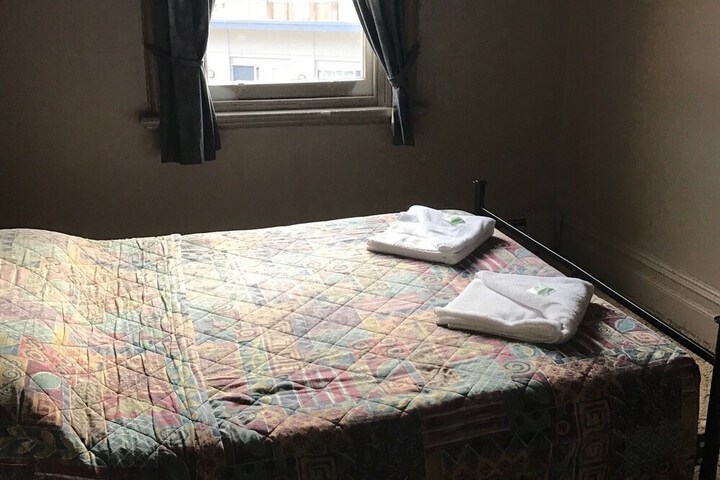 Room 4 of 62