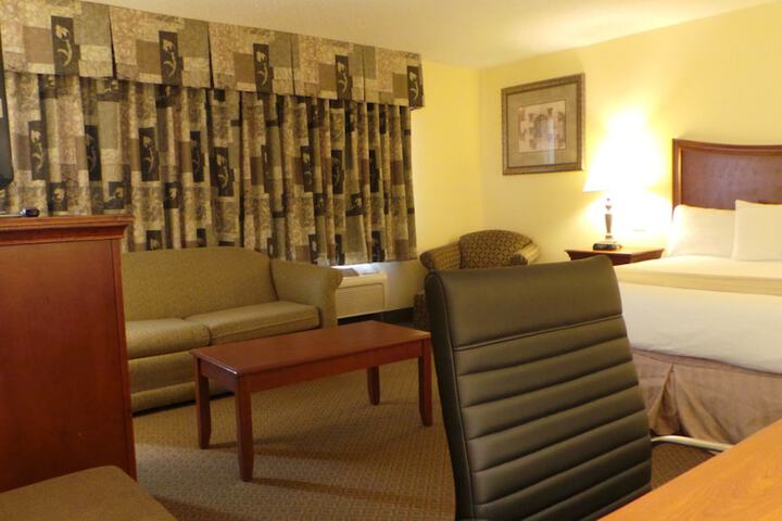 1 King Bed (2 of 10)