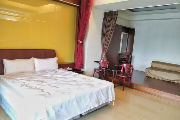 Room 5 of 30