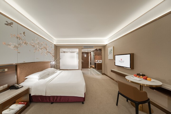 Room 28 of 141