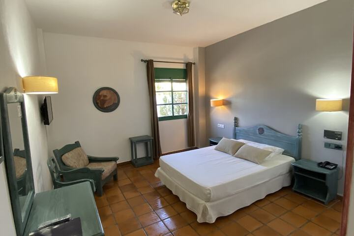Room 9 of 35