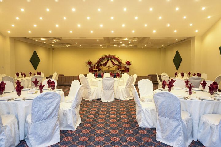 Ballroom/Hall 28 of 37