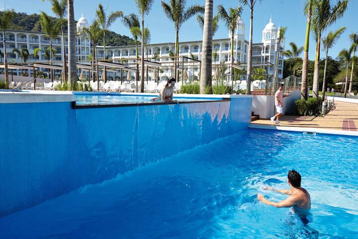 Pool Hotel