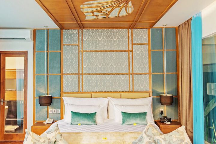 Room 8 of 65