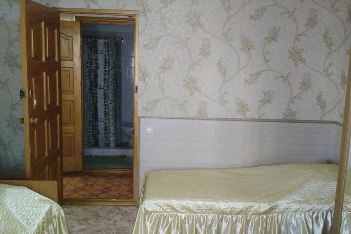Room 10 of 26