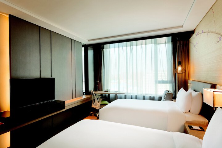 Room 4 of 44