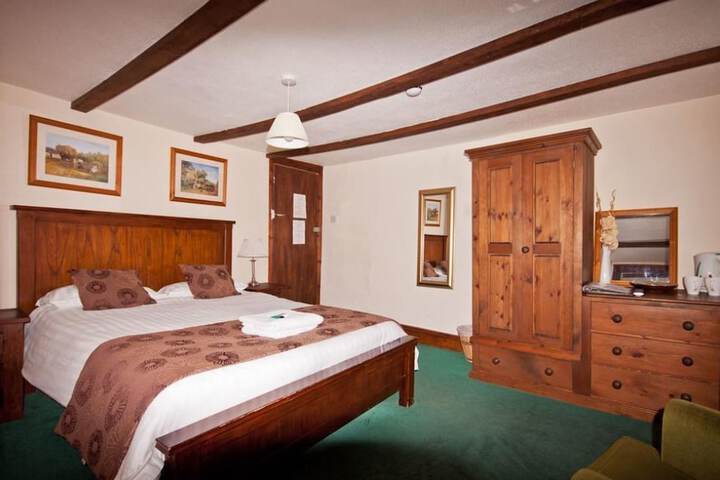 Room 2 of 12