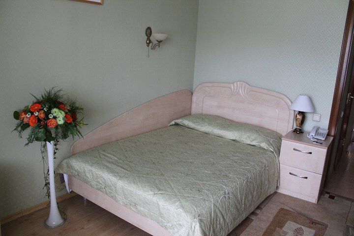 Room 8 of 82