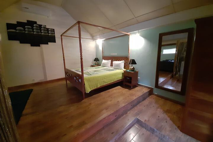 Room 28 of 33
