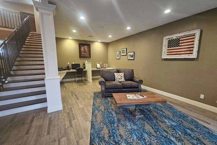 Business Center 27 of 29