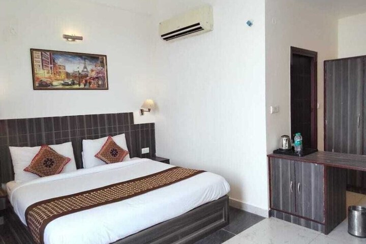 Room 9 of 82