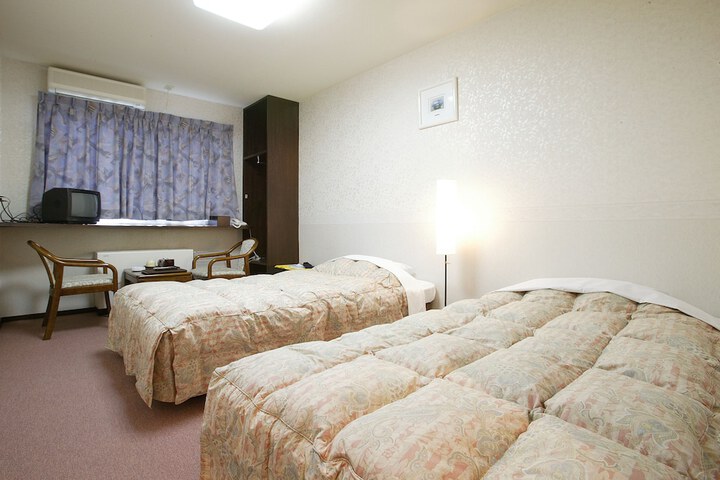 Room 6 of 50