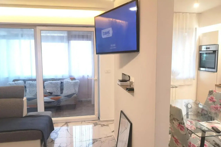 Room 2 of 18