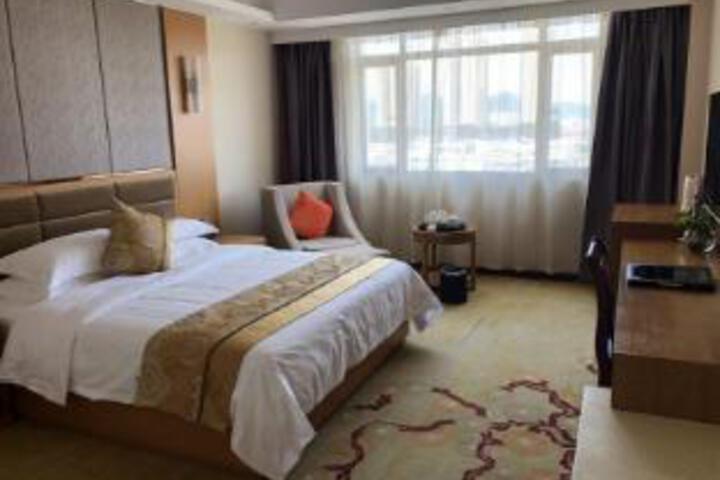 Room 8 of 10