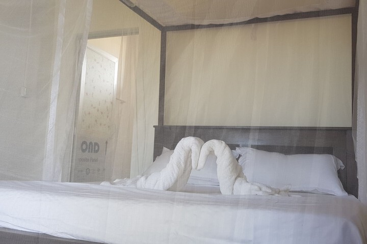 Room 6 of 32