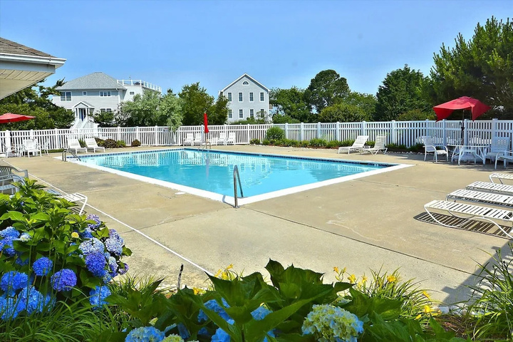 Pool 10 of 17