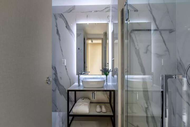 Room 13 of 20