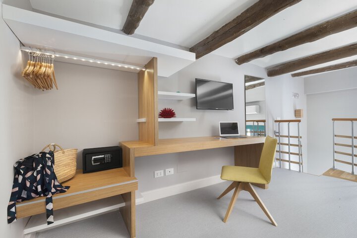 Room 16 of 53