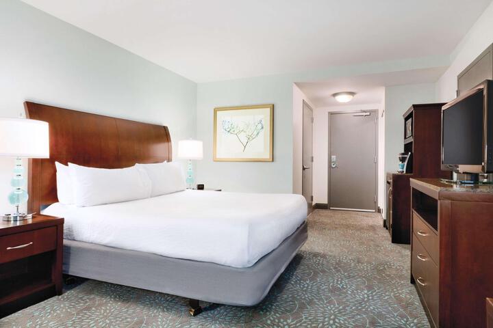 1 King Bed (2 of 16)