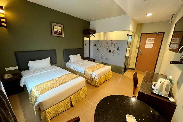 Room 9 of 26