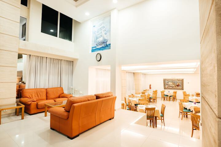 Entrance & Lobby