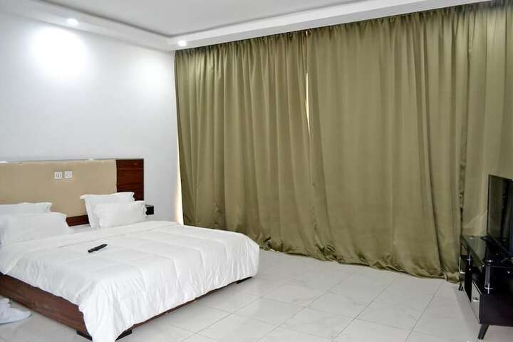 Room 3 of 18