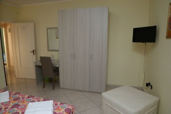 Room 14 of 21