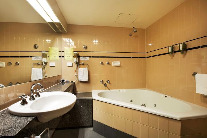 Room 12 of 42