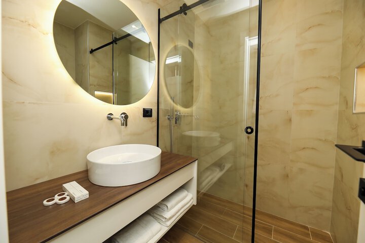 Room 44 of 59