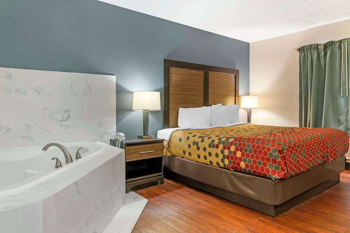 Room 13 of 37