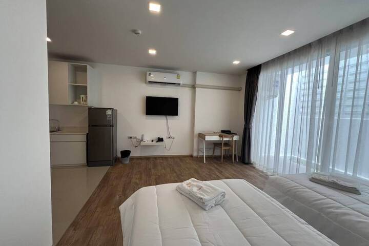 Room 13 of 33
