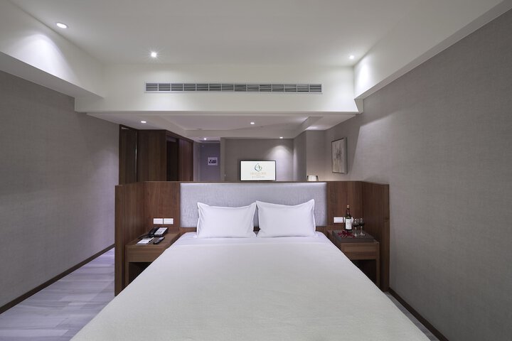 Room 12 of 120