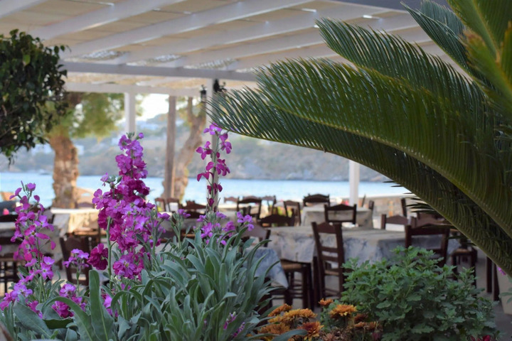 VARI BEACH HOTEL